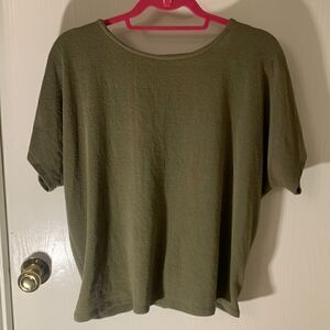 Alya Francesca’s EUC green open back short sleeve shirt Size Large